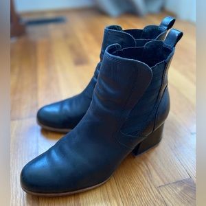 Kork-Ease Womens Albin Ankle Booties Black Leather